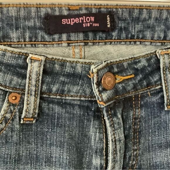 Levi’s 518  Superlow 33” X 29” - Picture 2 of 3